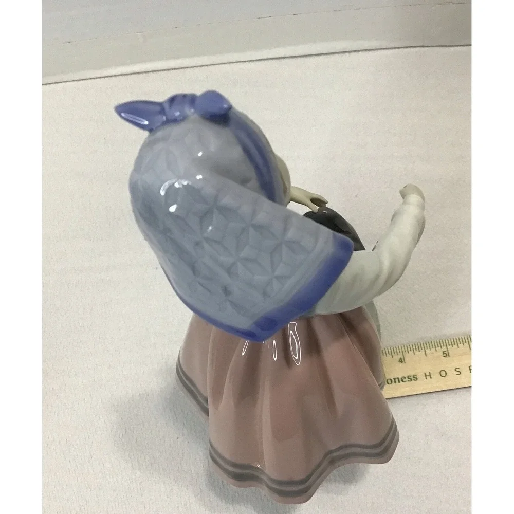 LLADRO Retired Porcelain Josefa‎ Feeding Duck Number 5201 Pink Gray Blue READ